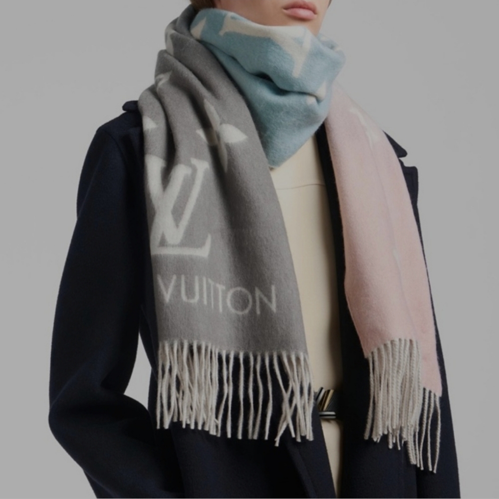 Authentic Louis Vuitton Reykjavik Scarf, Cashmere, rose Bleu - Picture 2 of 9